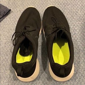Brand new Black Nike roshe one’s size 12.5